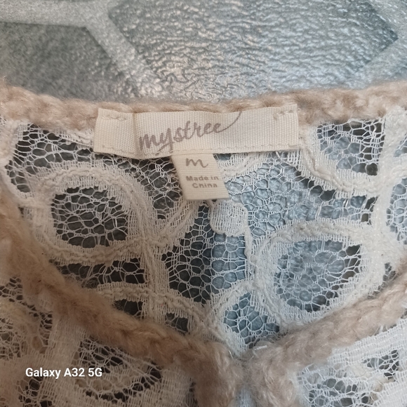 Mystree Size M Elegant Lace Cardigan - Picture 2 of 11